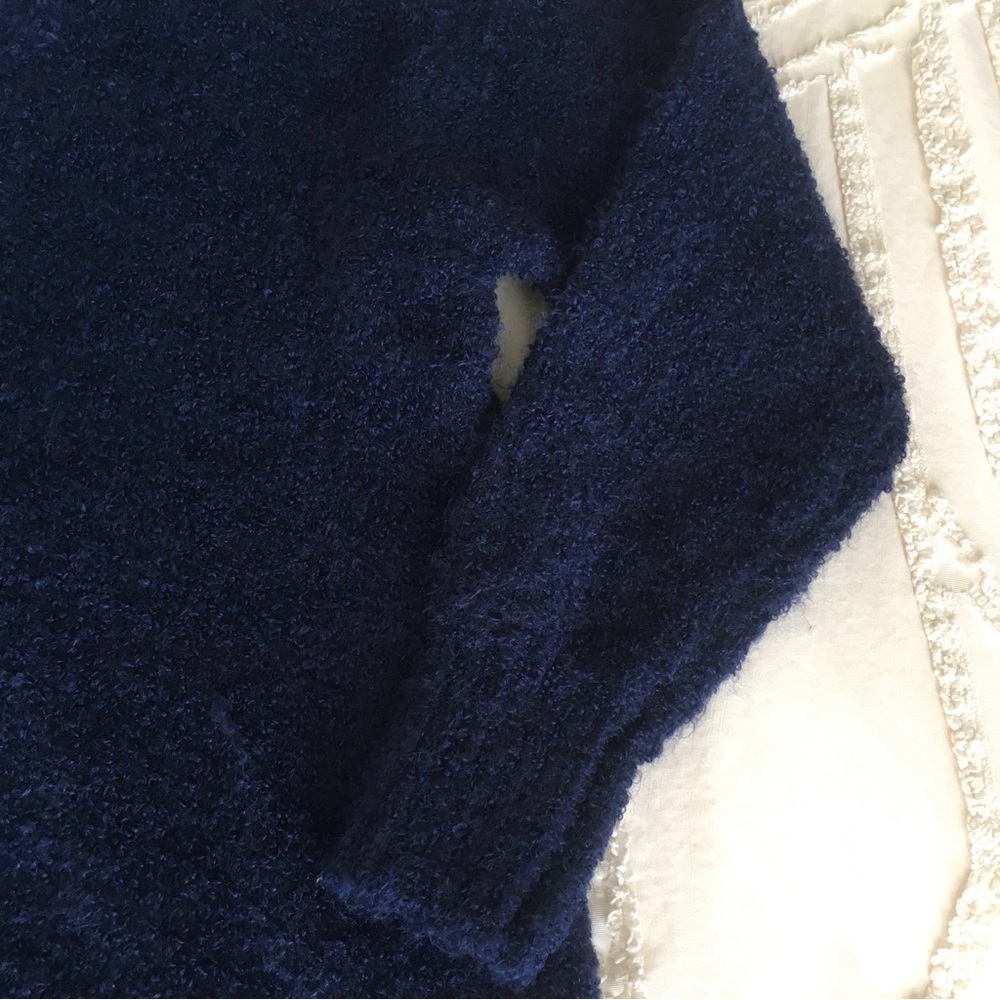 aerie Women's V-Neck Pullover Sweater in Navy - Picture 8 of 9